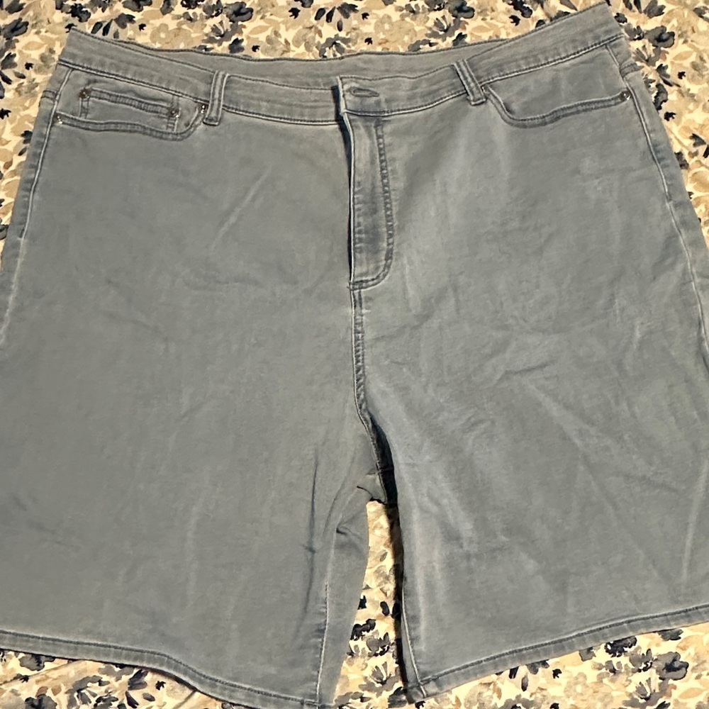 Women’s 32 Degree Cool Stretch Demon Shorts Size 20